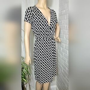 Diane von Furstenberg Silk Jersey Wrap Dress Black Cream Chain Print Size 6
